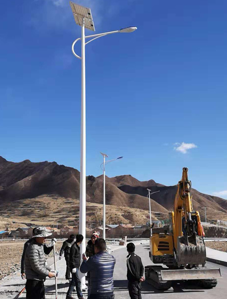 甘南碌曲10米治多太阳能路灯项目