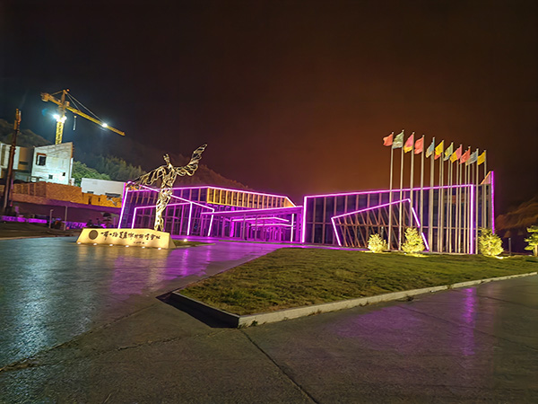 城市亮化是现代城市建设的重要组成部分，它不仅可以美化城市的夜景，还能提升城市的整体形象。随着科技的不断进步，城市亮化也得到了更多的关注和创新。本文将介绍一些关于城市亮化的创意和技术，帮助读者了解治多城市亮化的重要性以及如何进行治多城市亮化的规划和实施。